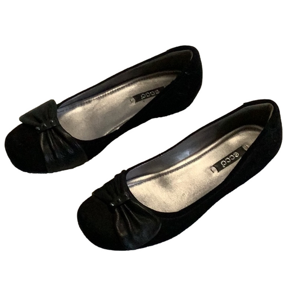 Like New ECCO BOUILLON Black Suede Ballet Flats Leather Bow Comfy Event Shoes 37 - Picture 1 of 16